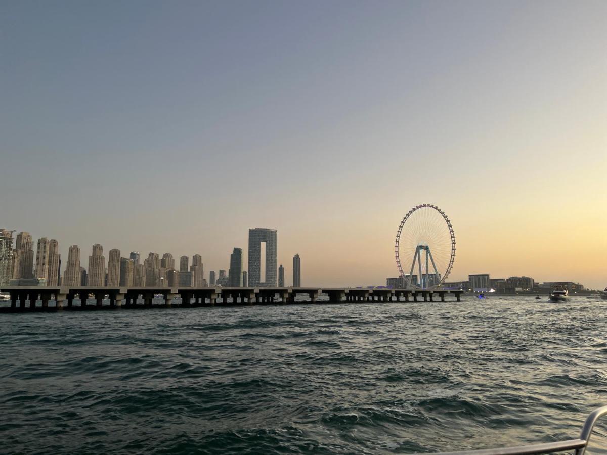 Lunar Hostel 96 Dubai Exteriör bild
