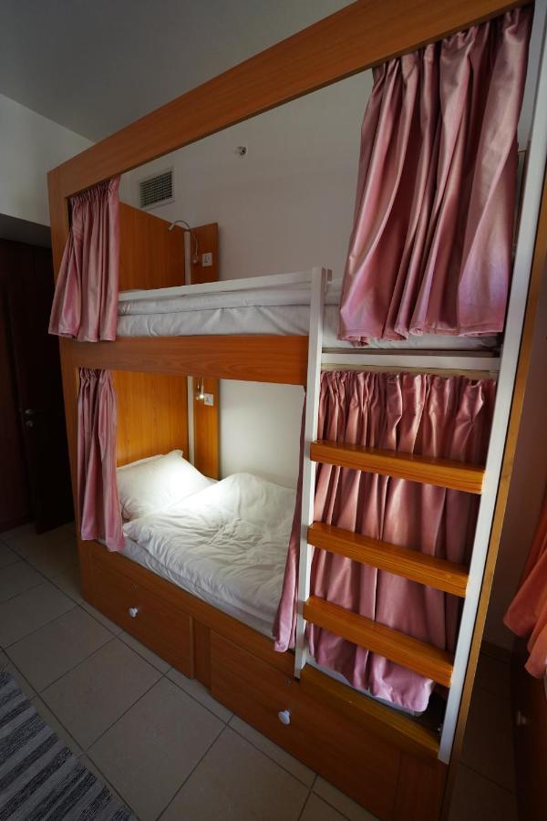 Lunar Hostel 96 Dubai Exteriör bild