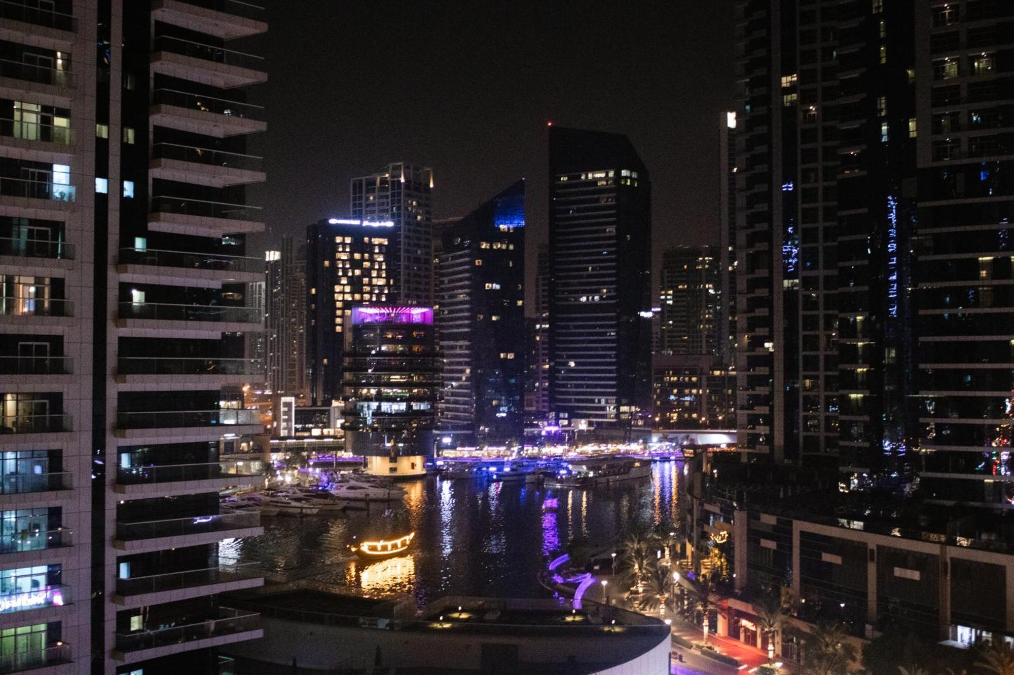 Lunar Hostel 96 Dubai Exteriör bild