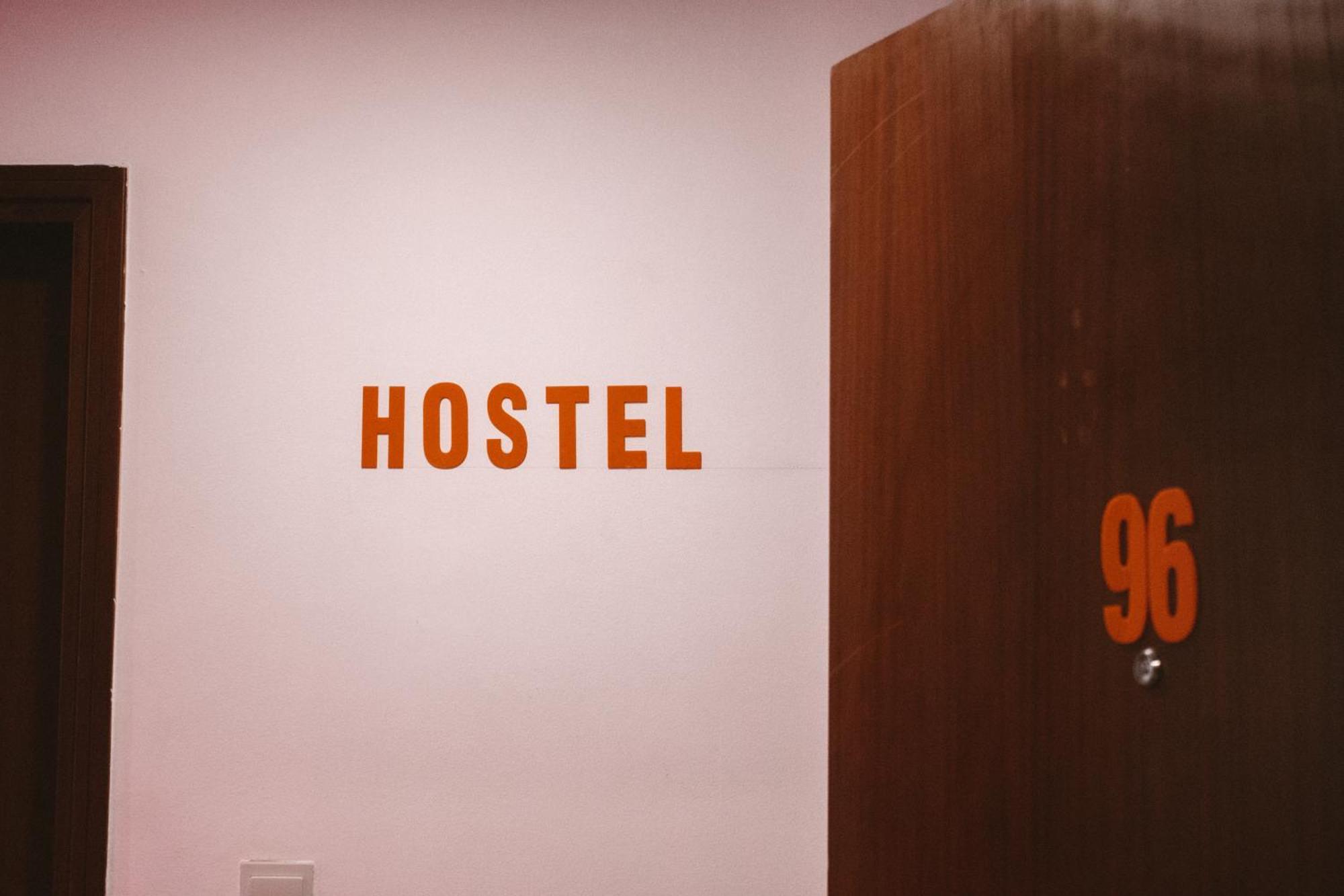 Lunar Hostel 96 Dubai Exteriör bild