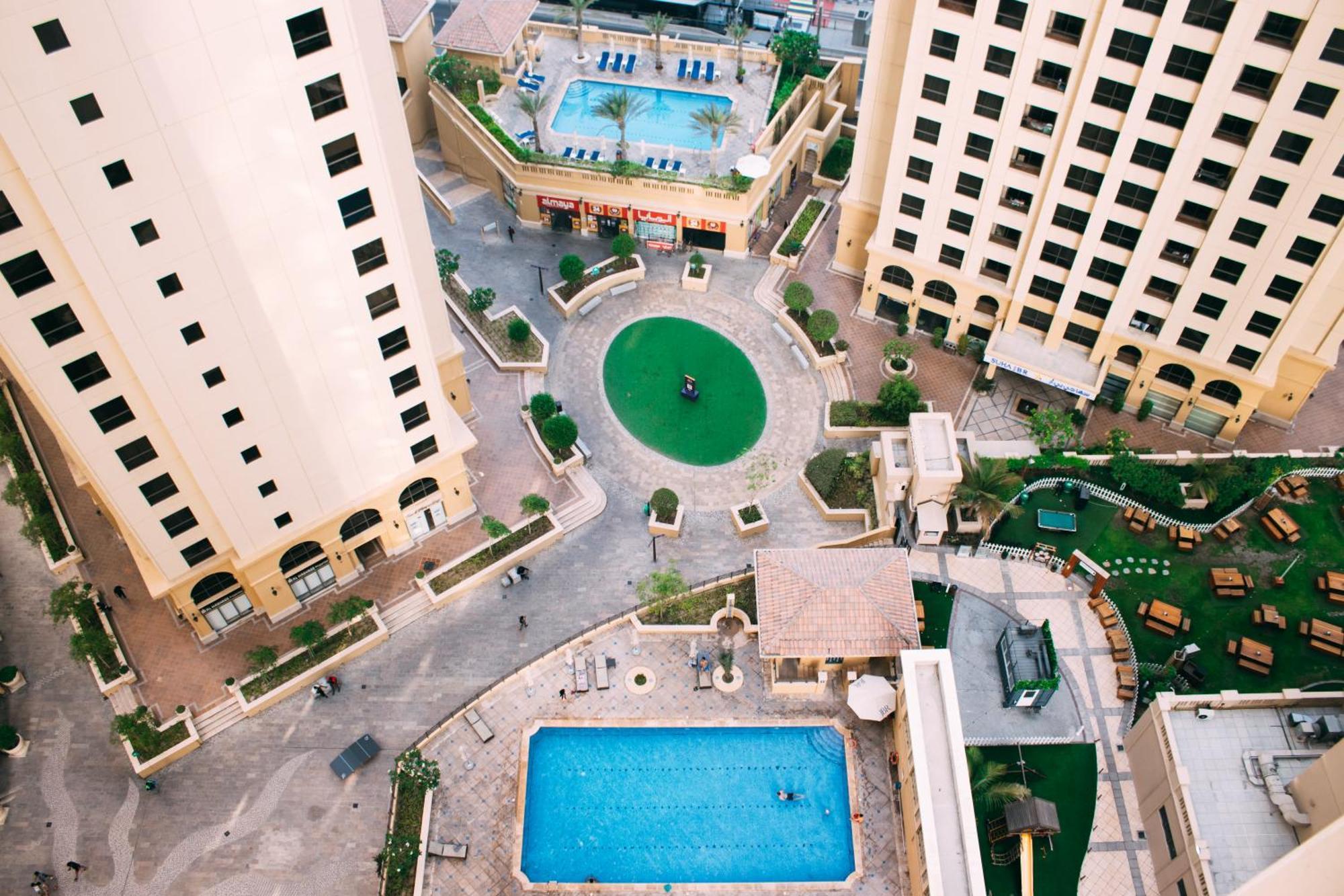 Lunar Hostel 96 Dubai Exteriör bild