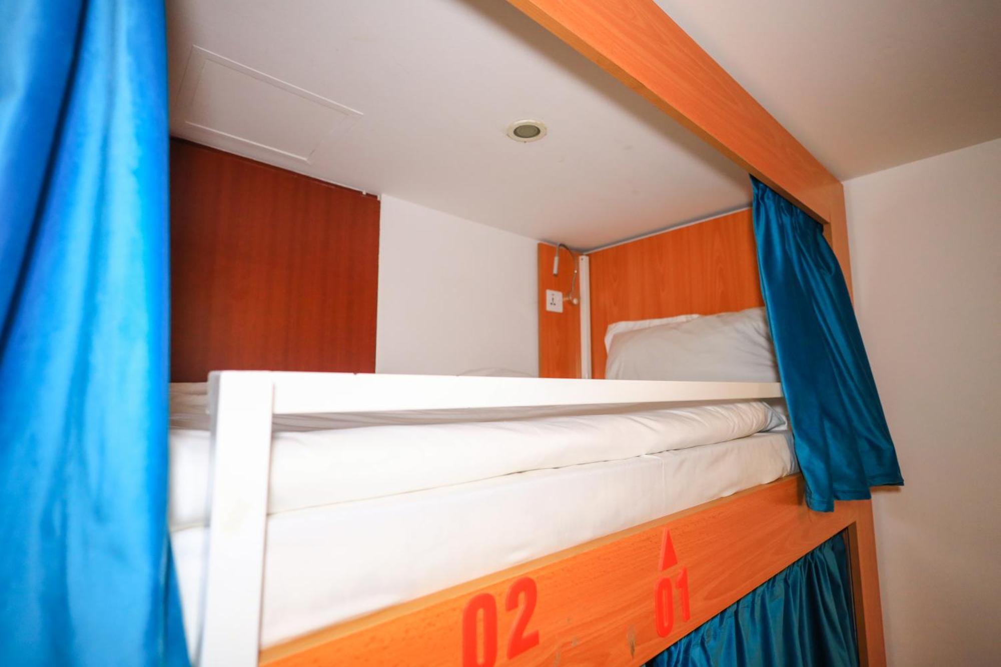 Lunar Hostel 96 Dubai Exteriör bild